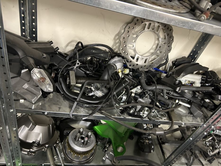 Kawasaki z800 части
