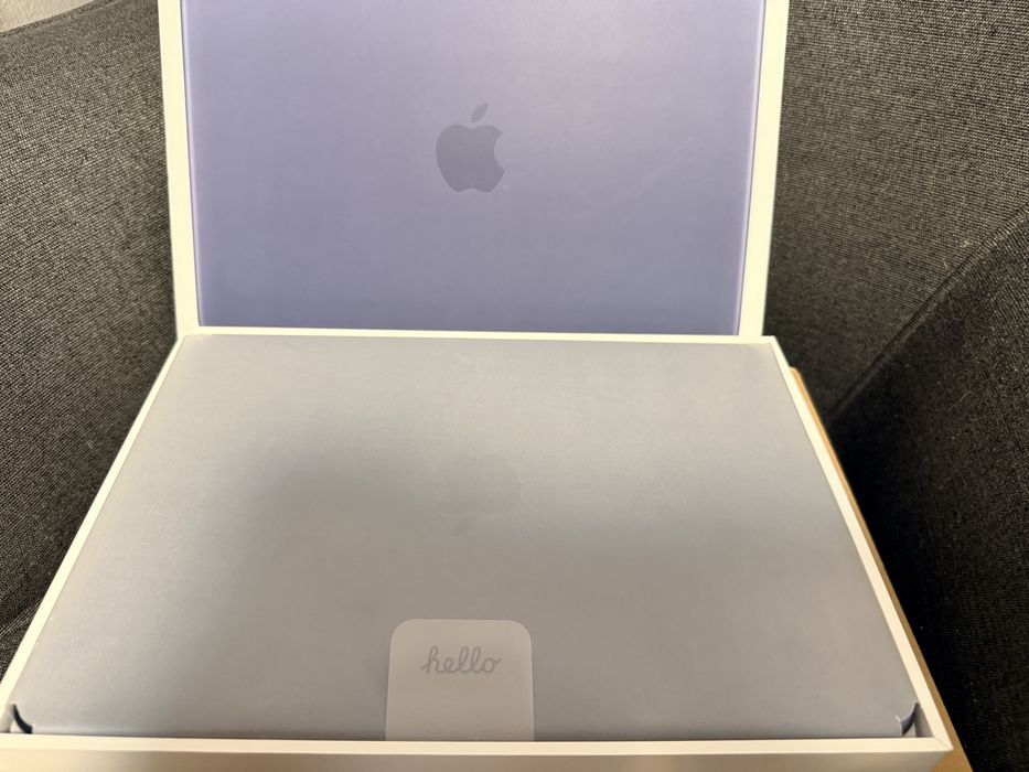 Macbook neo -чисто нов