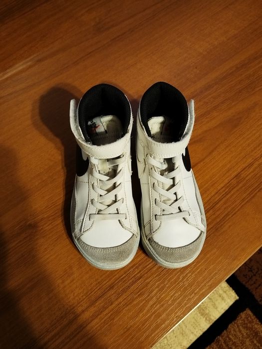 Nike mid-high Blazer Mid '77 de piele, mărimea 28,5