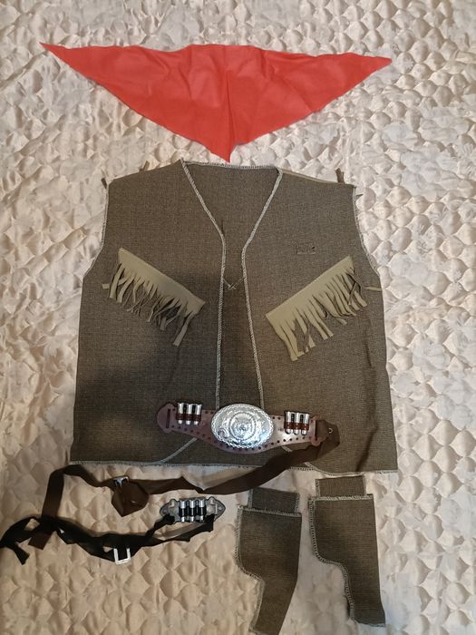 Продам новогодние костюмы