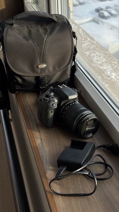 Canon EOS 750D + объектив 18-55mm