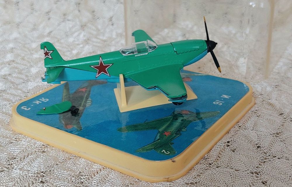 Модель самолёта Як-3