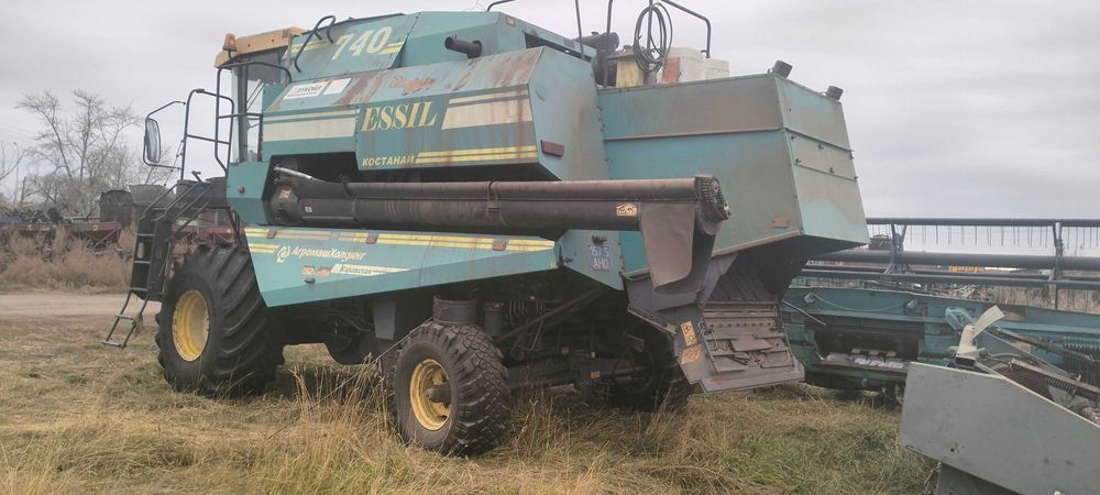 Комбайн Есиль 740