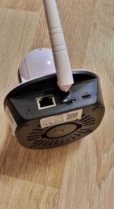 Cameră color cctv care este controlată prin intermediul telefonului