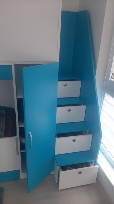 Двуетажно легло.