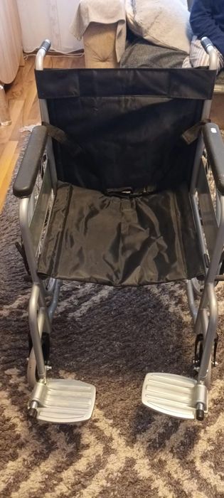 Scaun cu rotile pliabil pentru adulți -NOU