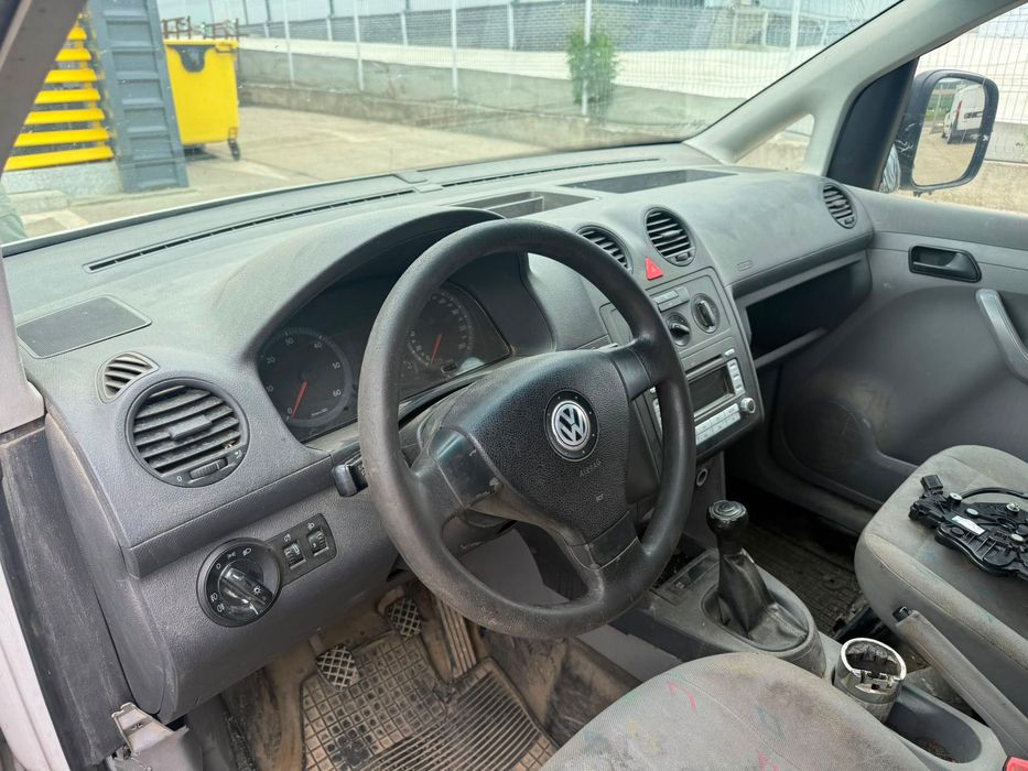 Dezmembrez Vw caddy 2008 alba 1.9 tdi BLS volan stanga cutie JCS