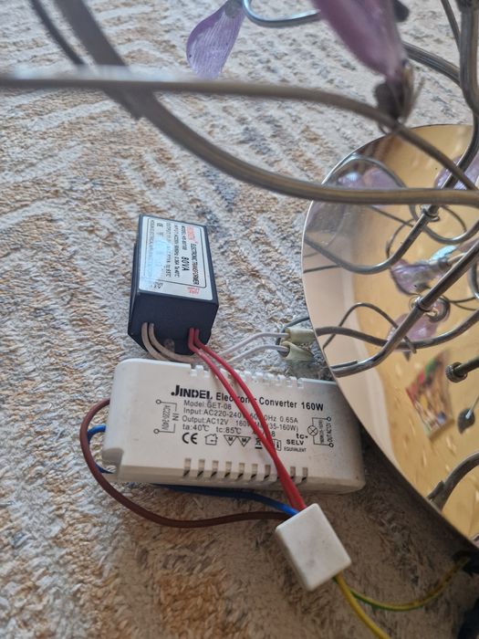 Люстра с галогеновыми лампочками