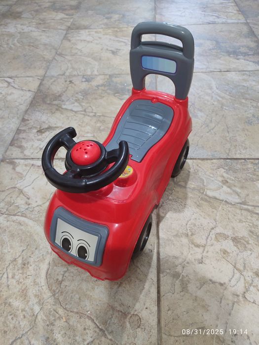 2 Почти неизползвани детскиколи за яхане и бутане с крачета.