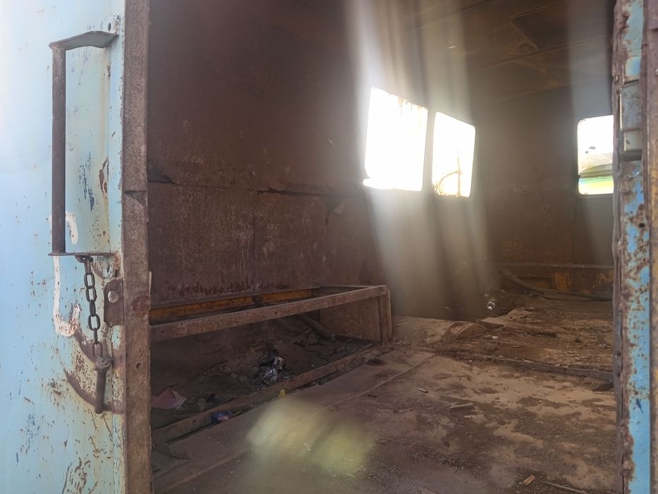 Продам будку вместе с рамой 2 колеса