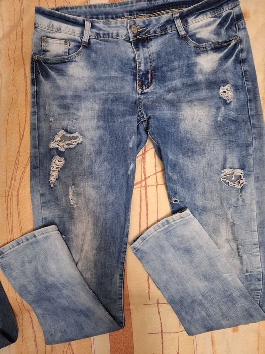 Дънки дамски 2 броя 25 лв