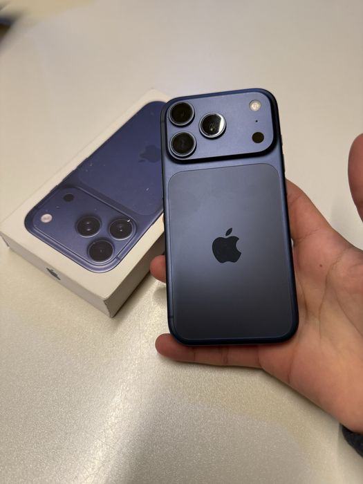 Айфон 17 PRO синий на гарантий