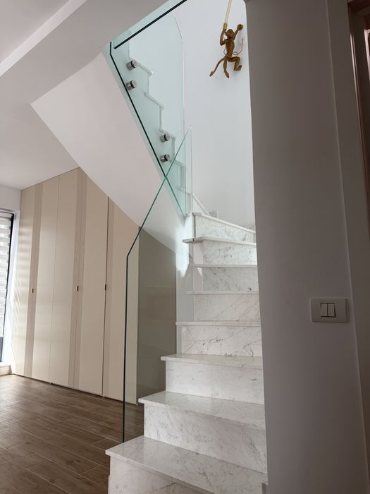 Apartament cu scara interioara de inchiriat