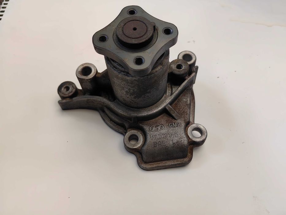 Водна помпа kia sportge 2 2006 бензин