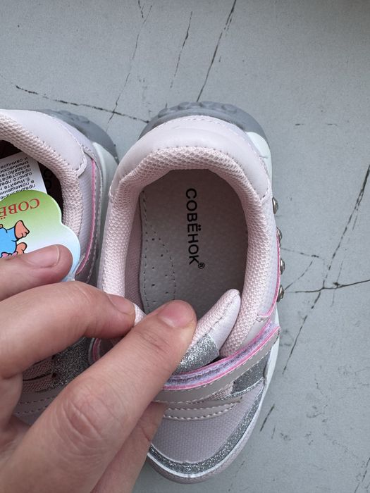 Новые кроссовки для девочек