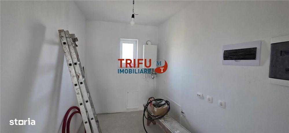 Case de vânzare în diferite stadii de construcție