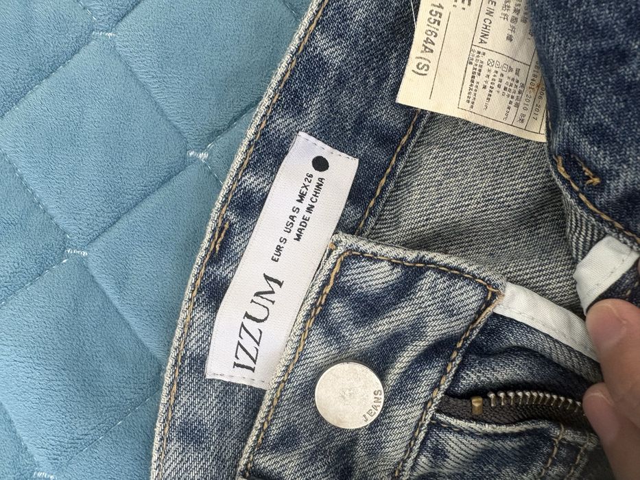 Джинсы и джинсовая юбка