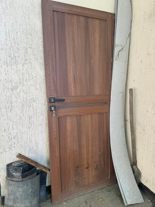 Продам дверь с замком
