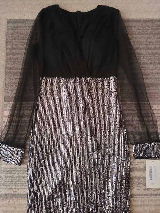 Стилна рокля с тюл и пайети