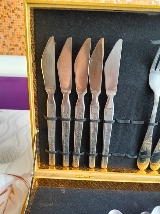 Набор столовых приборов.