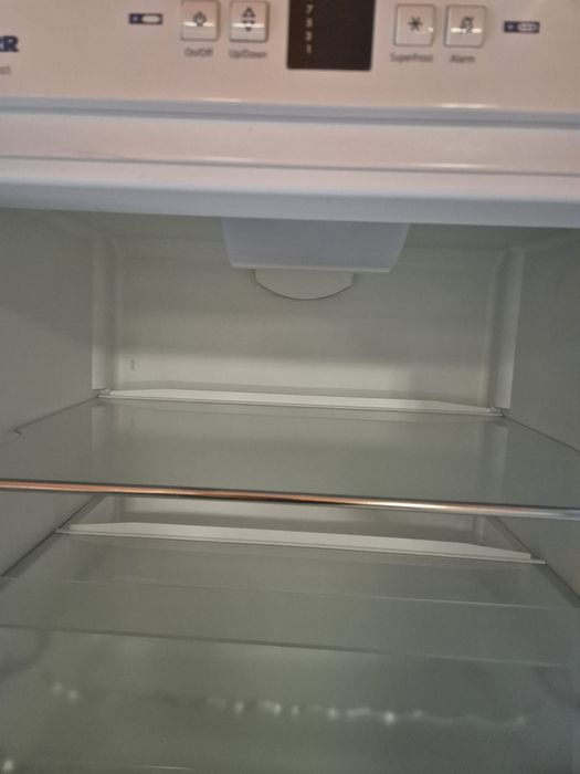 Хладилник с фризер Либхер 200/60/60 гаранция 24м