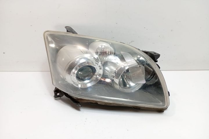 Far dreapta Toyota Avensis a 2-a generatie T25