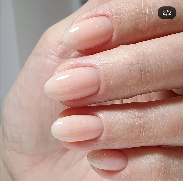 Модель на маникюр