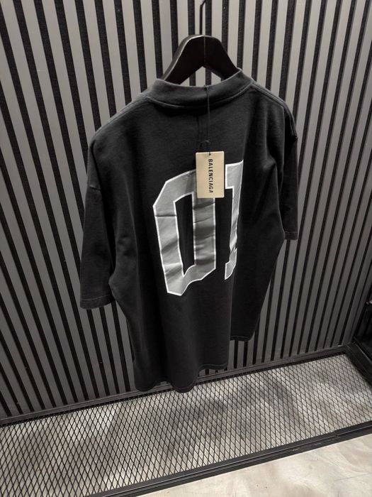 Продавам топ модели Тениски на Balenciaga , Amiri , Etro, Loro Piana