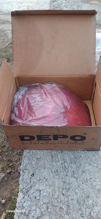 Audi b4 - Заден десен стоп с мигач чисто нов.