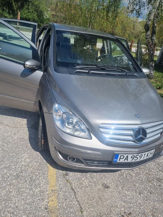 Продава се Мерцедес В200