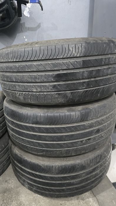 Dunlop sotiladi 235/45/18