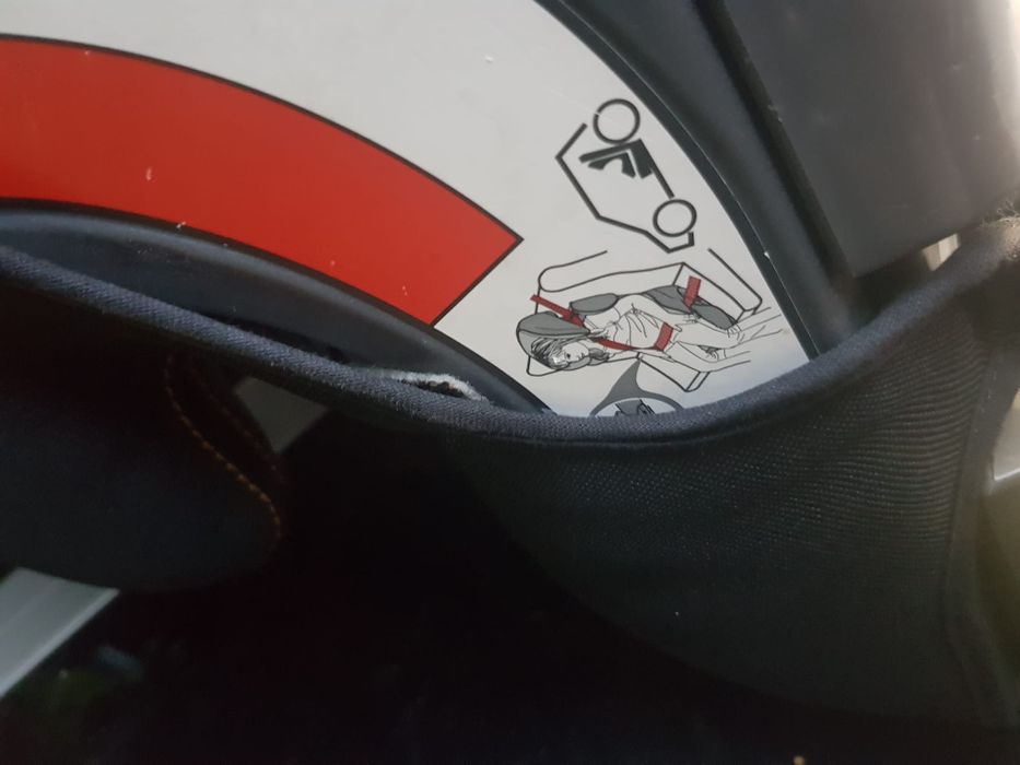 Vand scaun auto pentru copil 15-36 kg