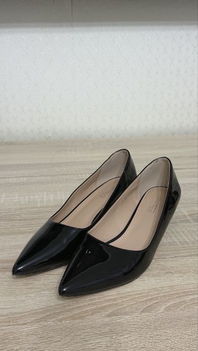 Продаю женские туфли