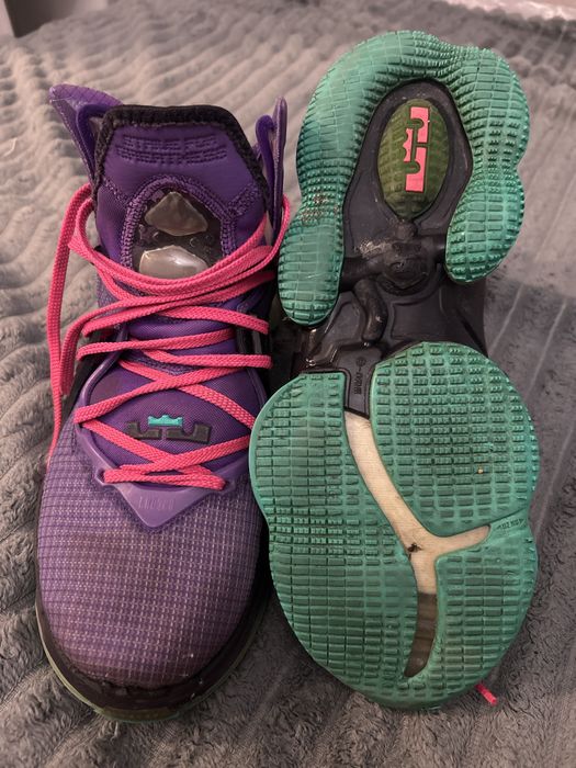 Кроссовки Lebron XIX