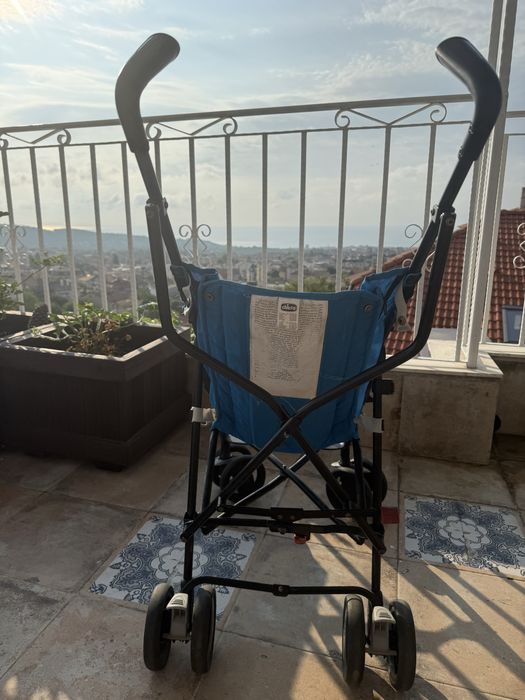 Детска сгъваема количка Chicco .