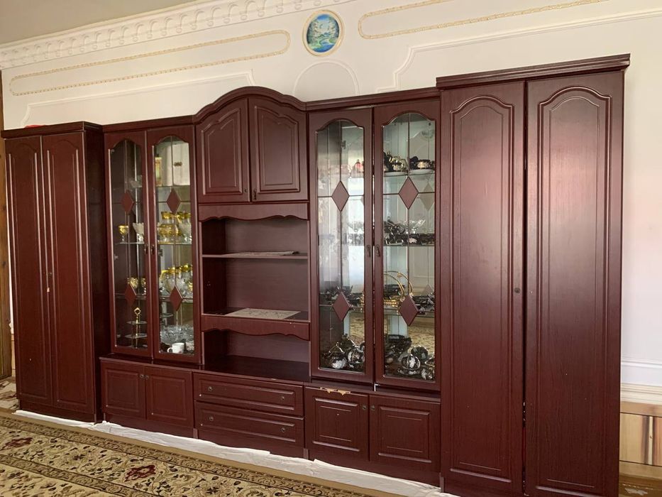 Мебел стенка яхши холатда