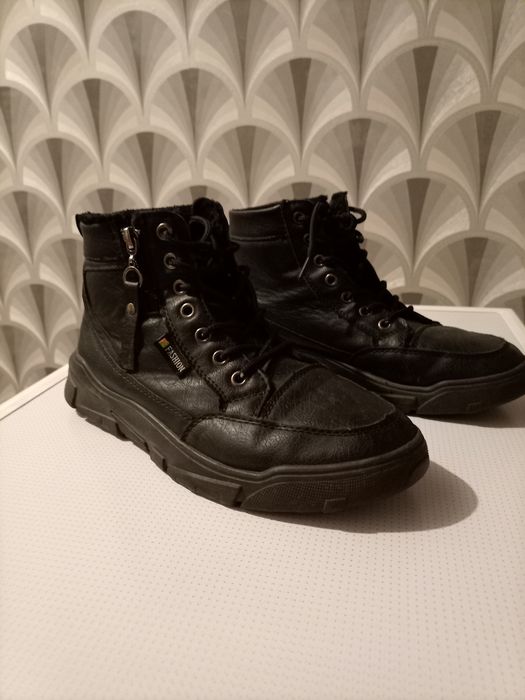 Продам мальчиковые демисезонные ботинки 38 размер