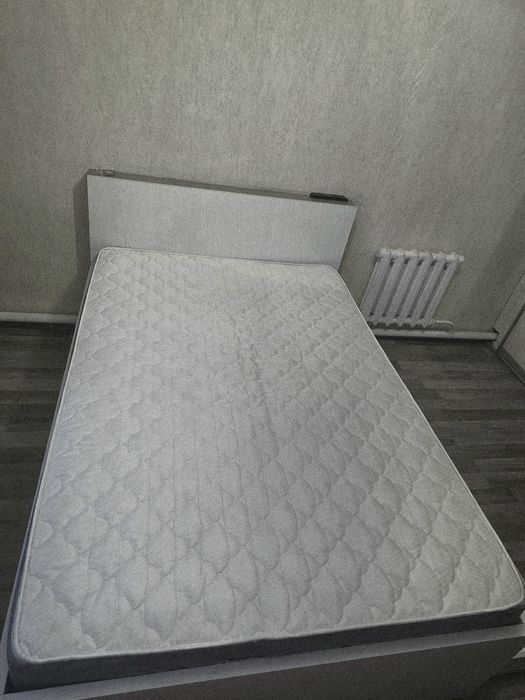 Продам кровать с матрасом 140×200