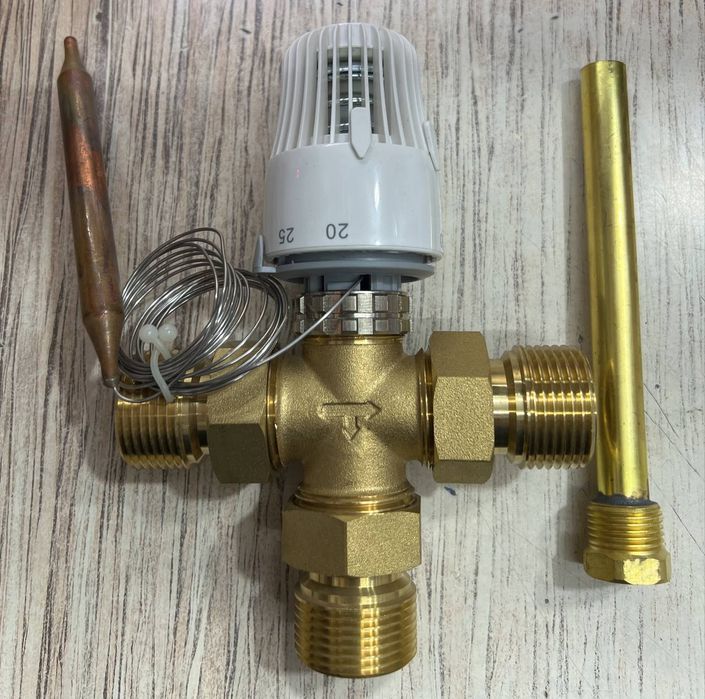 Манометр Манометр. газ анализатор. три ходовая гилза. сув редуктор.