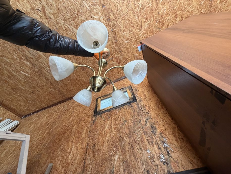 Продам люстру в хорошем состоянии