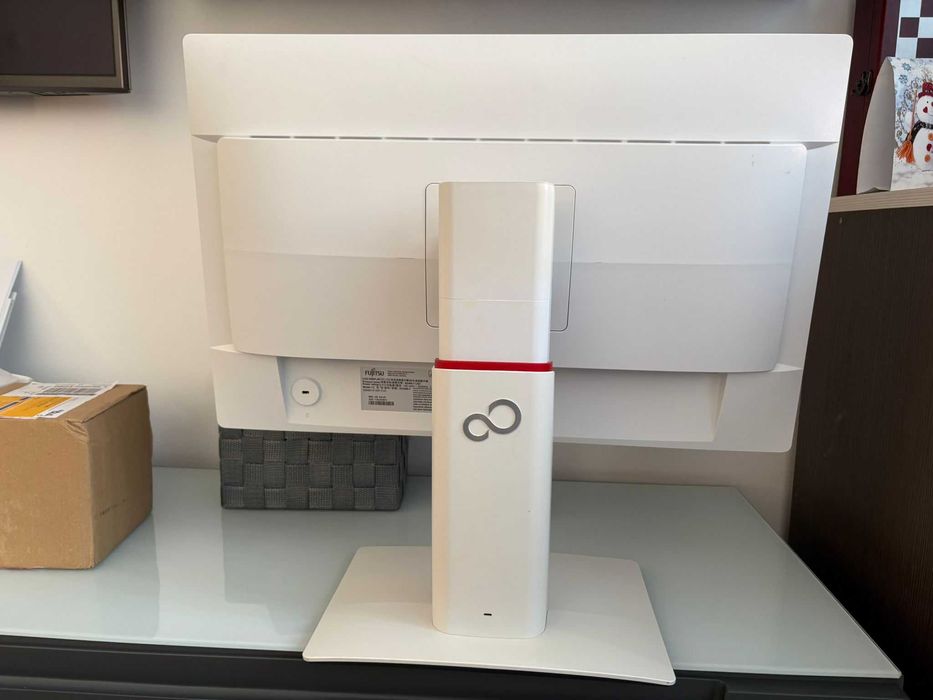 Unitate PC i3, 8GB RAM + Monitor 24'' widescreen