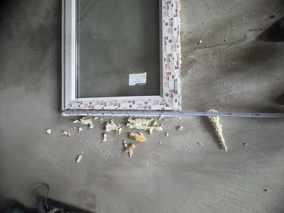 Пластиковое окно и дверь от балкона