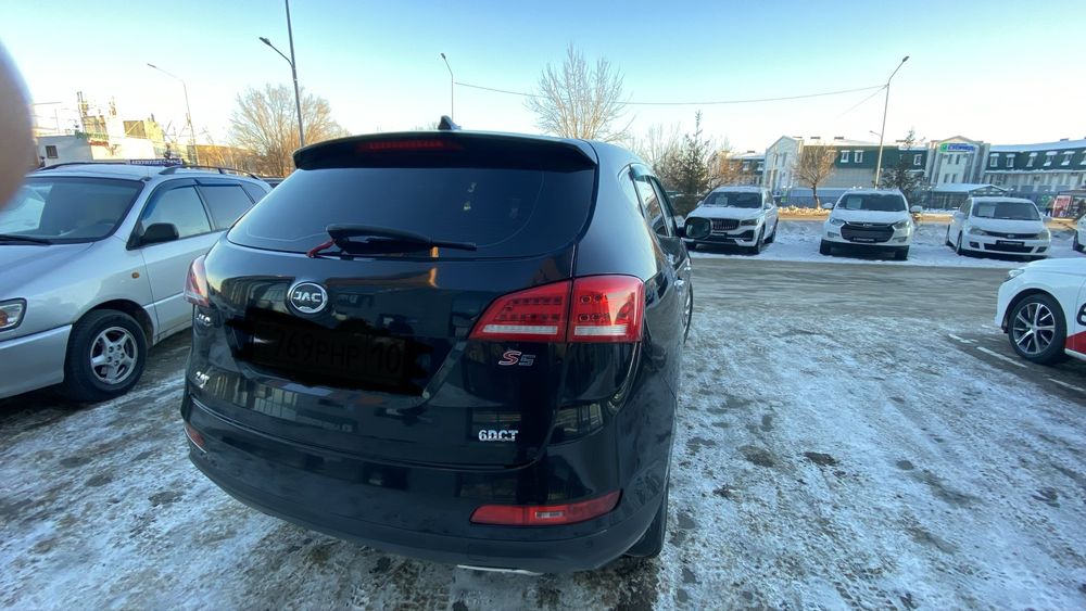 Автомобиль кроссовер