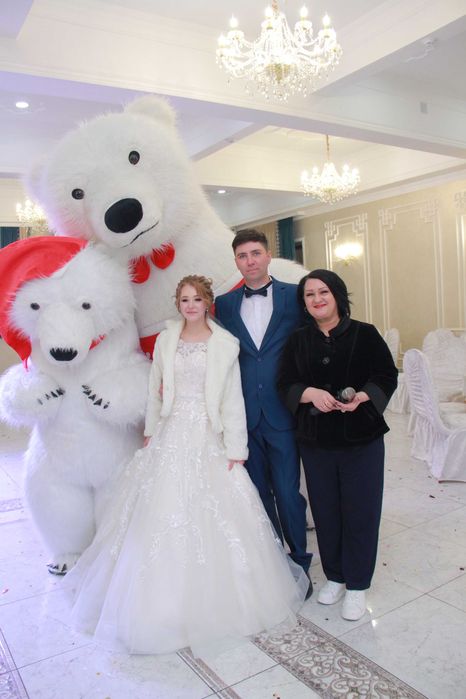 Ведущая , тамада.