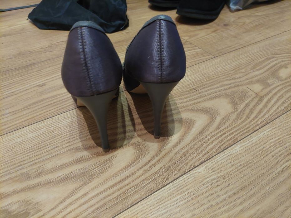 Vând pantofi Bata piele 38 cu platforma ascunsa