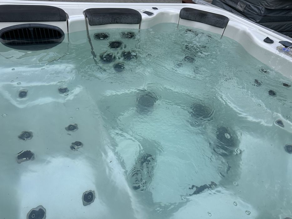 Супер луксозно джакузи всички екстри цена 5100 евро