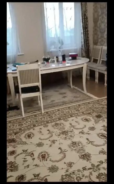 Стол и стулья для кухни