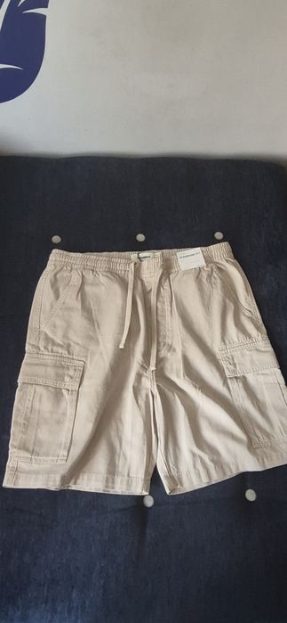 Pantaloni scurți Pull and bear L