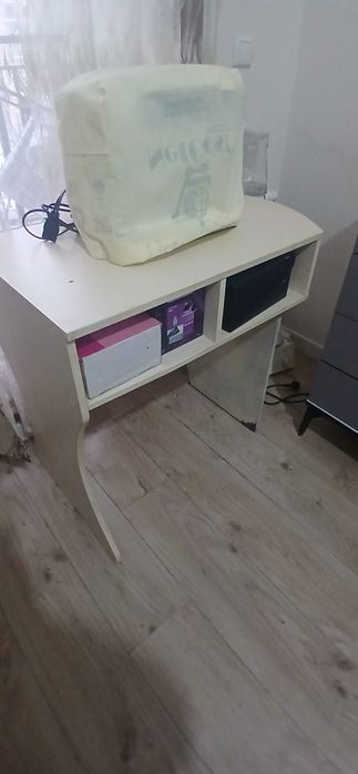 Stol кichkina  стол маленький