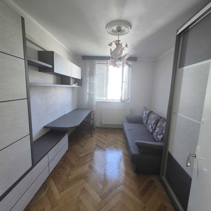 Vand 3 camere decomandat